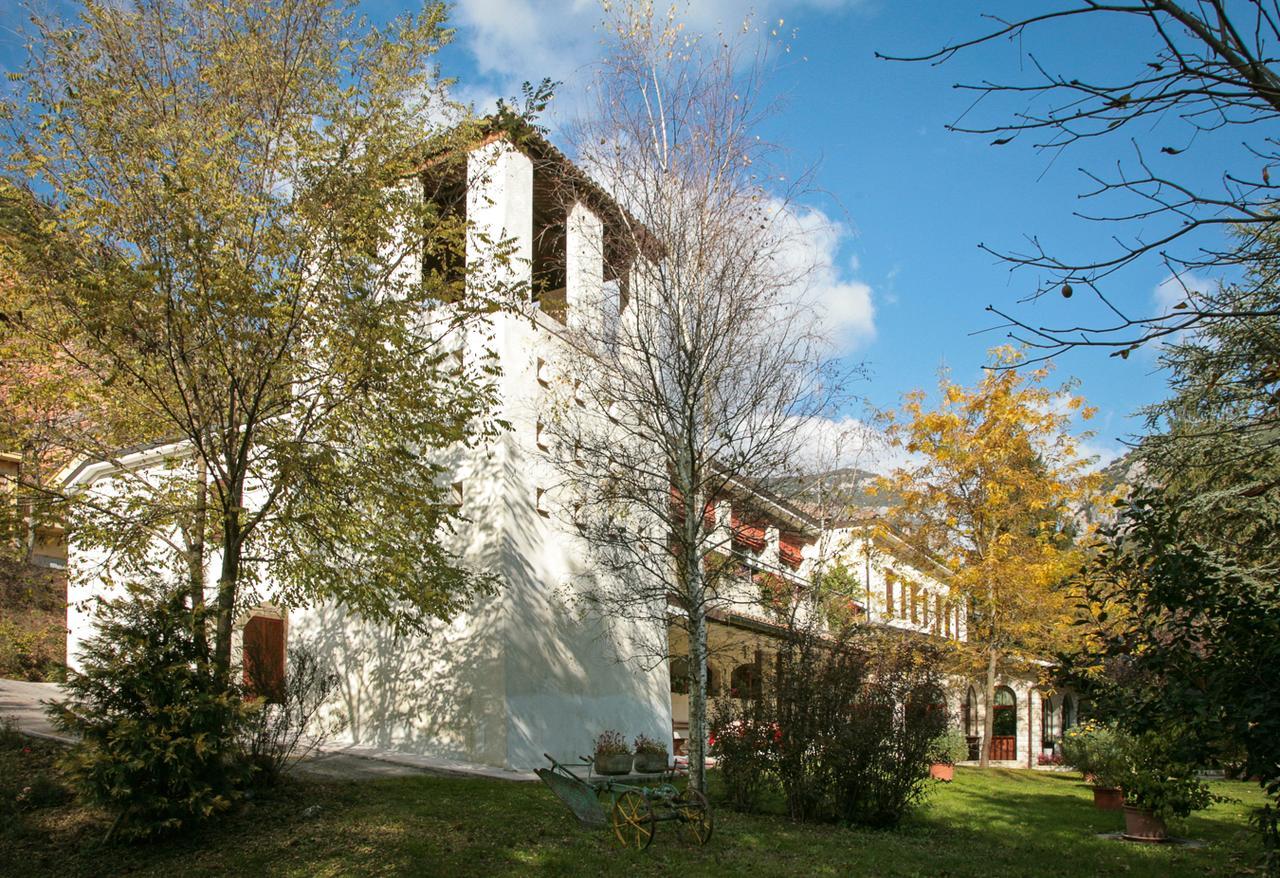 Albergo La Ginestra Acqualagna Exterior foto