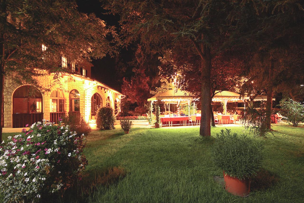 Albergo La Ginestra Acqualagna Exterior foto